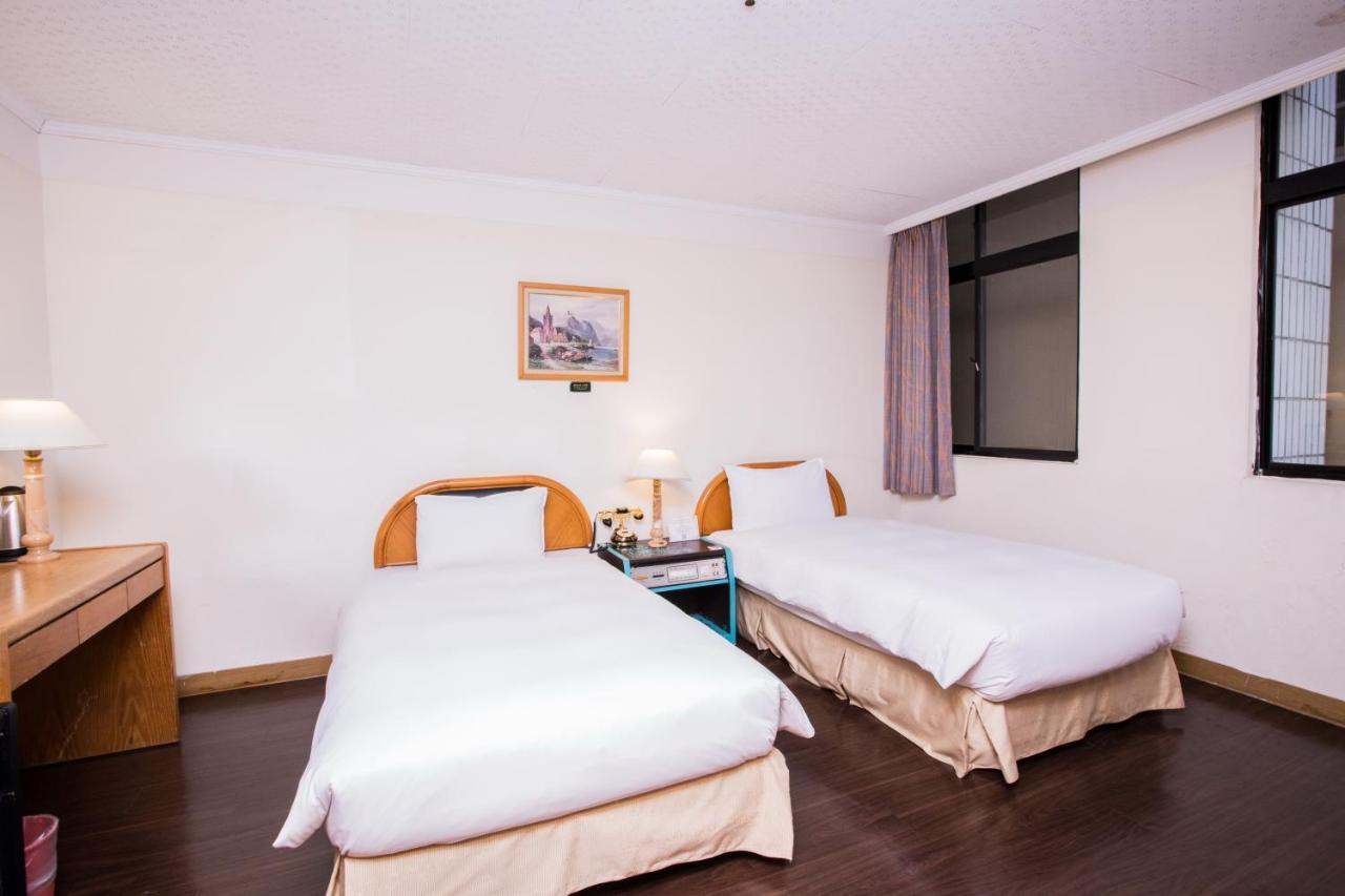 Back Home Hotel Chiayi Eksteriør billede