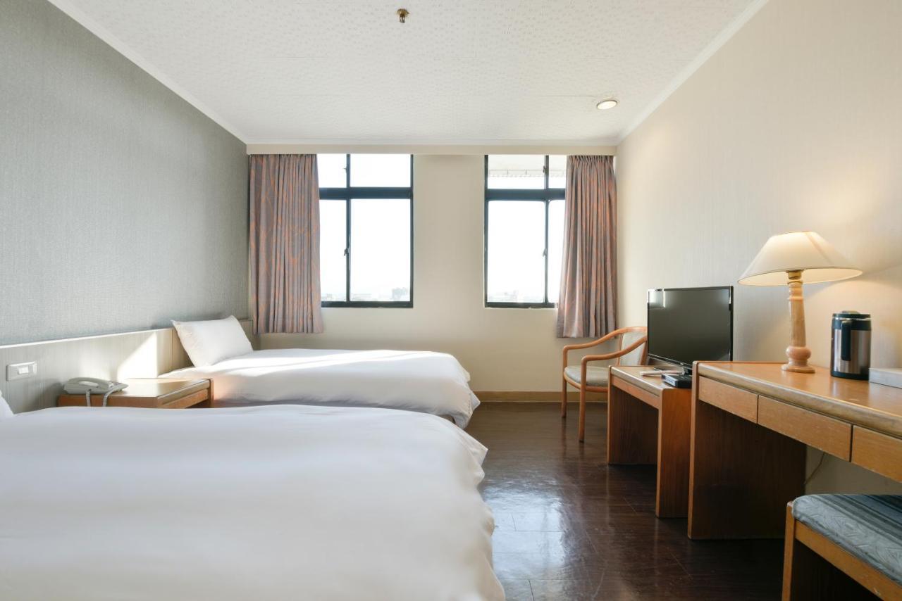 Back Home Hotel Chiayi Eksteriør billede