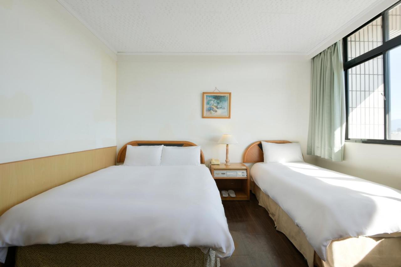 Back Home Hotel Chiayi Eksteriør billede