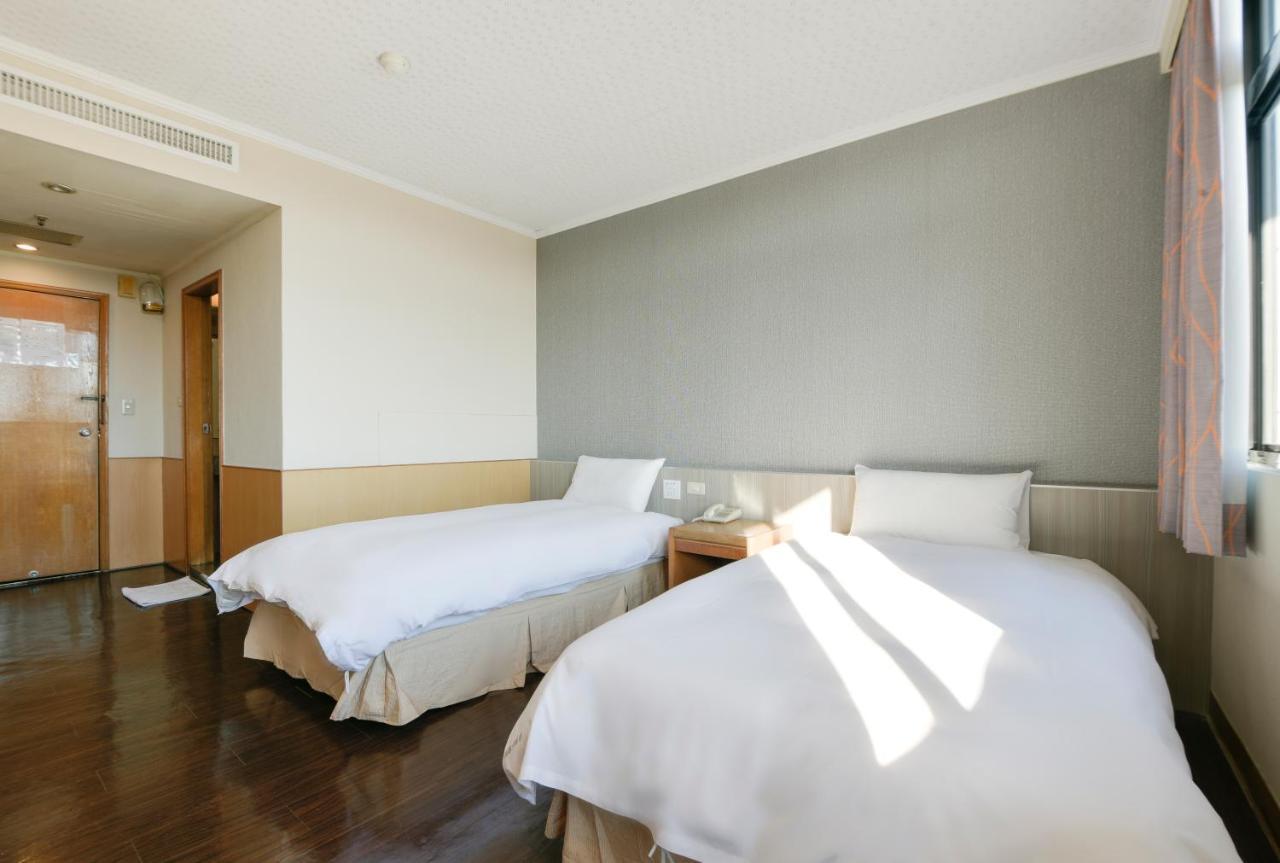 Back Home Hotel Chiayi Eksteriør billede