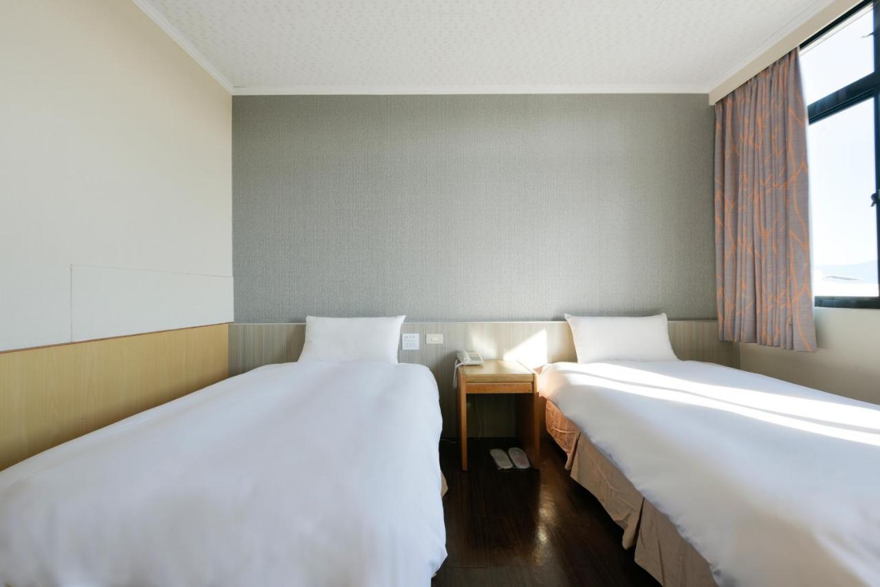 Back Home Hotel Chiayi Eksteriør billede