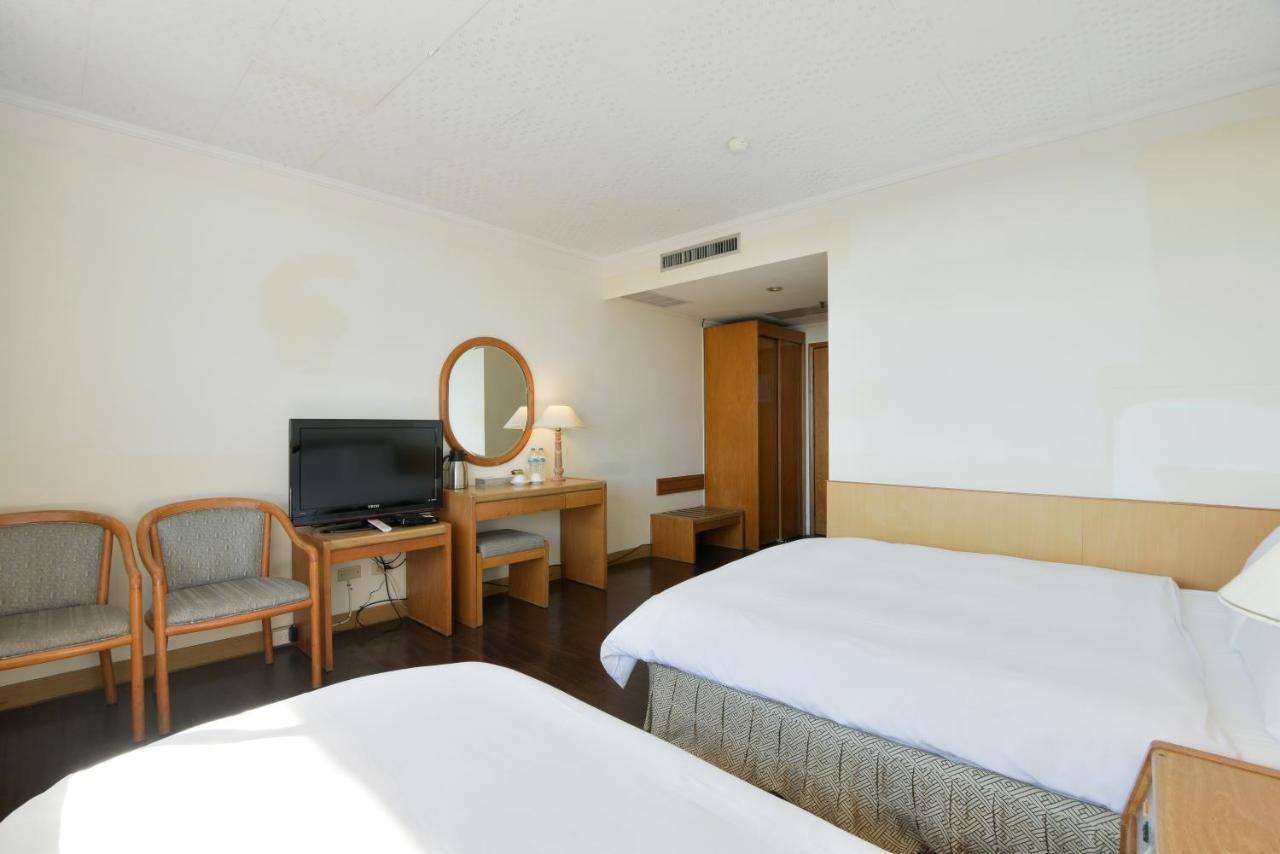 Back Home Hotel Chiayi Eksteriør billede