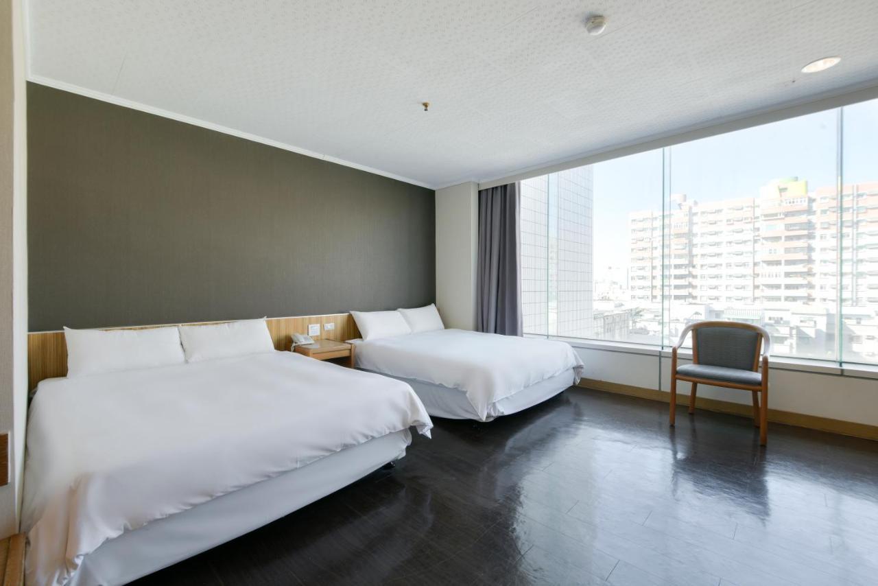 Back Home Hotel Chiayi Eksteriør billede