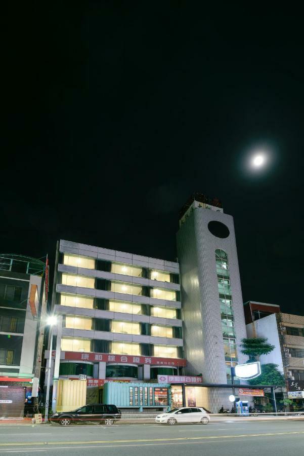 Back Home Hotel Chiayi Eksteriør billede
