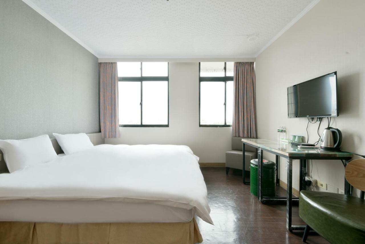 Back Home Hotel Chiayi Eksteriør billede