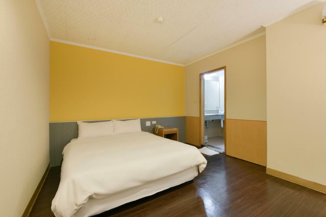 Back Home Hotel Chiayi Eksteriør billede