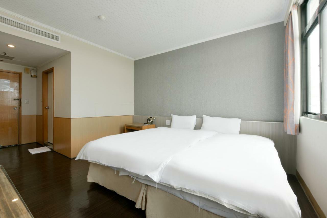 Back Home Hotel Chiayi Eksteriør billede